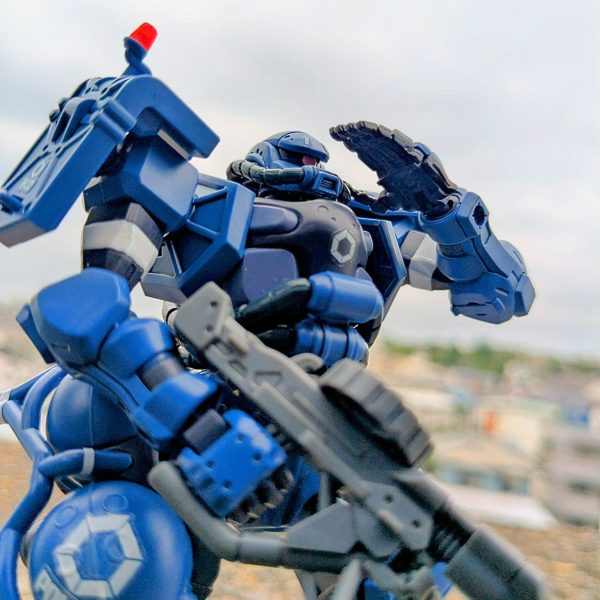 軍警ザク（屋外撮影）