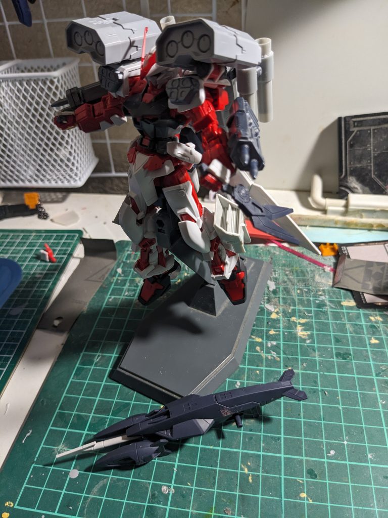 戦国アストレイのミキシングをしたときに余ったレッドフレームを使っています。