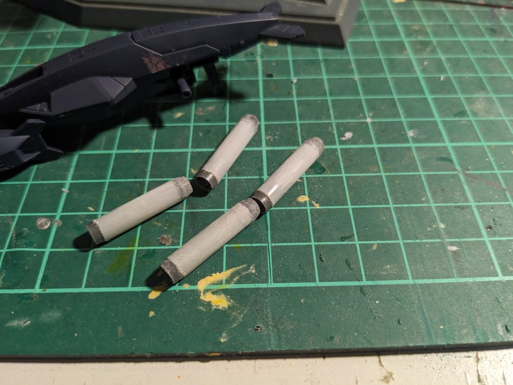 ミサイルを手作りしています。