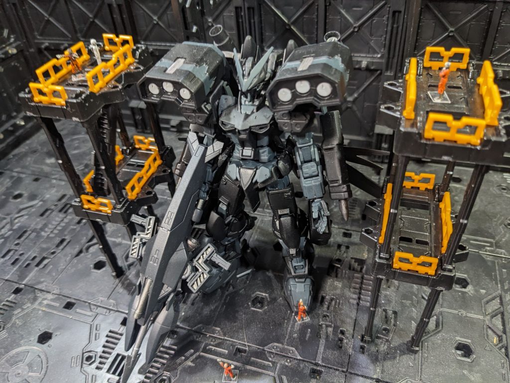 最も大きな変更であるカラーリングの変更であるが、この黒は全盛期のステルス機体に使われた電磁破吸収塗料の発展型であり、ソナーなどの探知にもある程度対応している。ミラージュコロイドの採用も検討されたが、作戦目的が長期の隠密作戦になることも考慮し、塗料案が採用された。