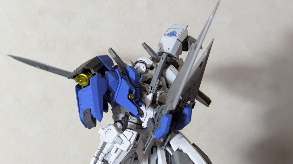 青黒ベースの黄と白ベースの黄の対比がお気に入りです。