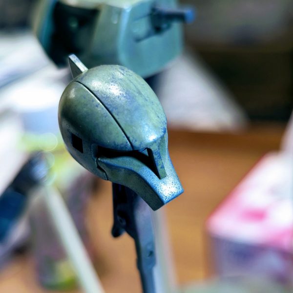 今日は２色目を２巡まで行きました(*´Д`)頭部だけチッピングまで進んだ状態です。肩がコリコリ、目がショボショボ💫ハイライトを乗せたいところが逆に剥がれてしまう筆使いの悪さに懊悩しております😿おやすみなさいませ💤  （1枚目）