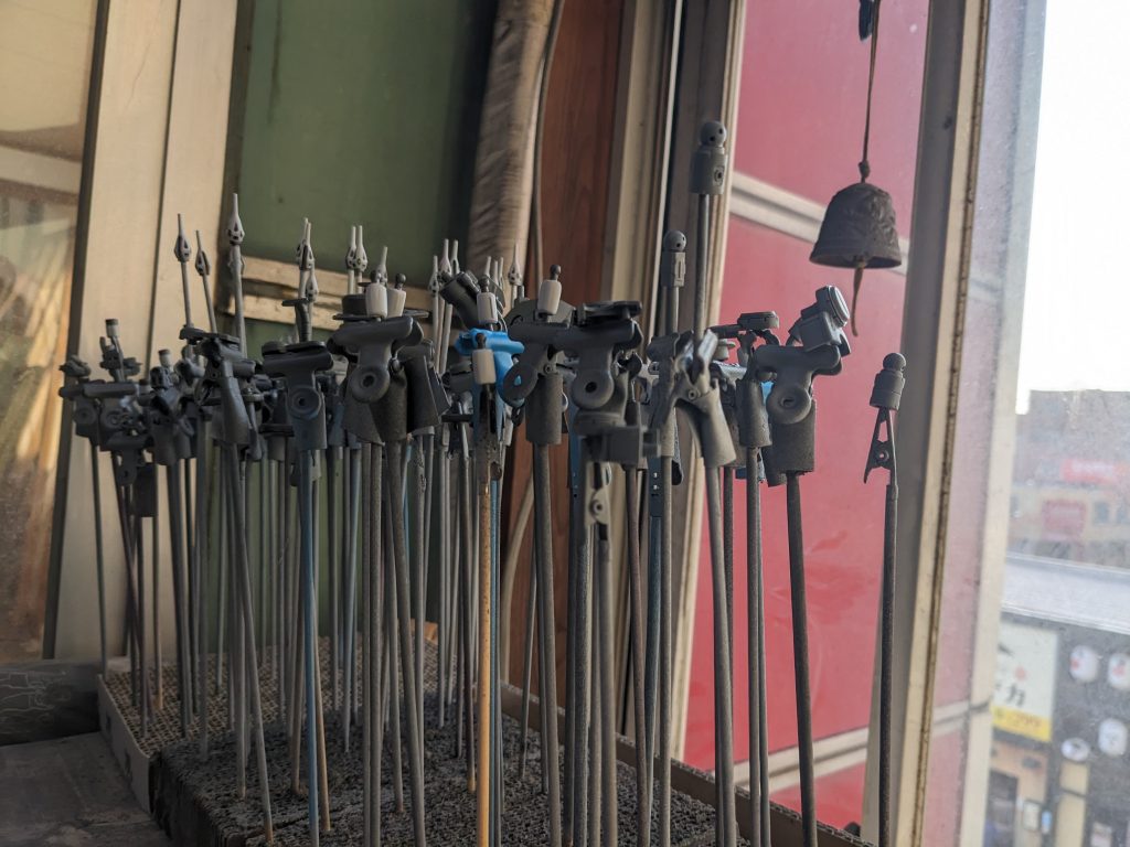 HGジオングとサザビーのミキシングを基本に、ジャンク品からいろいろ発掘してやってたら何やらとんでもなくパーツ数が増大。