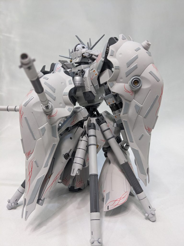 原因がサイコミュにあるとされ、同様にサイコミュ搭載機であるジオングを危険視されるのは当然であり、NT優先路線のキシリアがジオングのパイロットにシャアを想定していたこともあってストップがかかったのだ。しかもこれ幸いとジオングの量産化用の予算をギレンが横取り、ビグザム量産化の費用に充ててしまった。