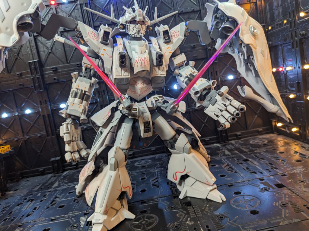 しかし彼女の努力が実を結ぶことはなく、最後はシャアに打たれる最期を遂げ、後にこのジオングはセイラことアルテイシアの監査によって発見され、彼女は正式にジオングをジオンの象徴として利用することにした。