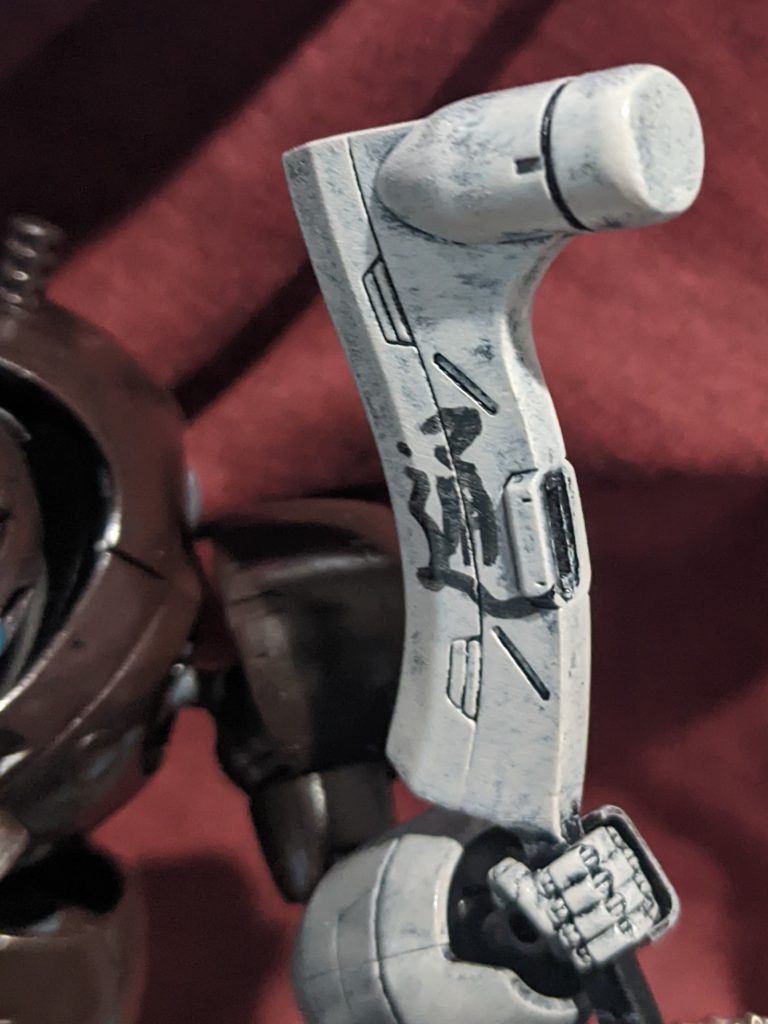 通帳をイメージした(白く塗って文字がいただけ)『通槌』で接近戦も抜かり無し!!