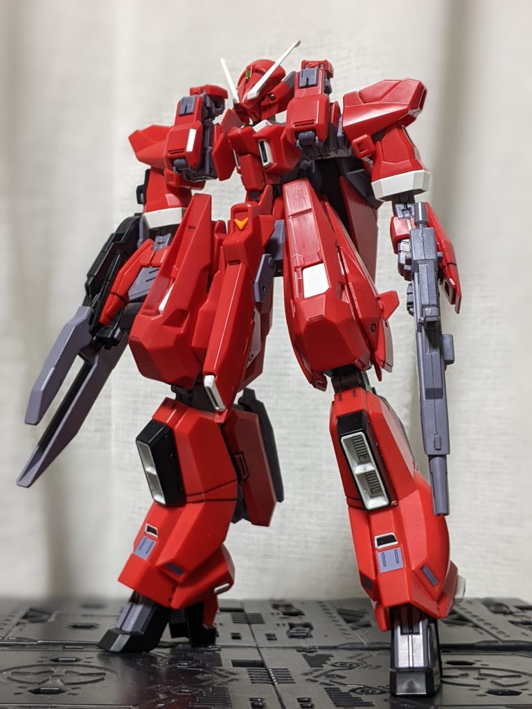 余剰パーツの内容から、赤いウーンドウォートの作例はあったのですが「本来のバーザムII」ならこっちじゃない？ と。２次販売も購入してこいつをやりたいと思ってました。