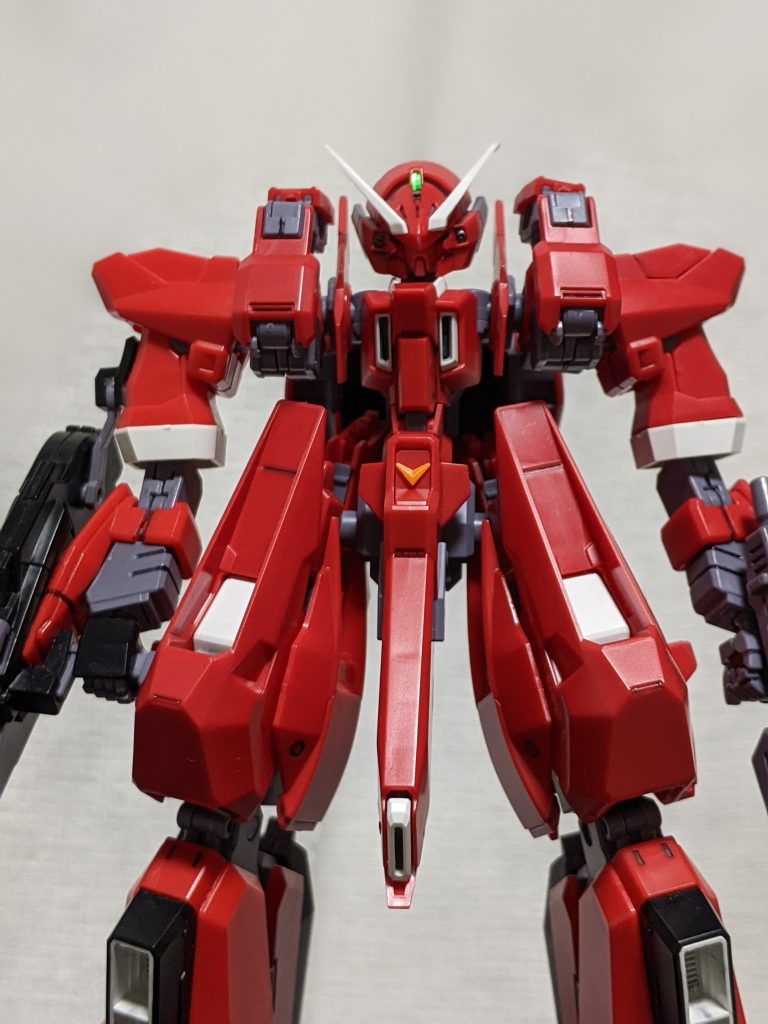 煽り気味な感じで。こいつに肩部をミサイルポット付きアーマーにして、サイコブレードにすればなんちゃってRX-123風（ヘイズル・フレア）とかも出来そうな…出来なさそうな…。