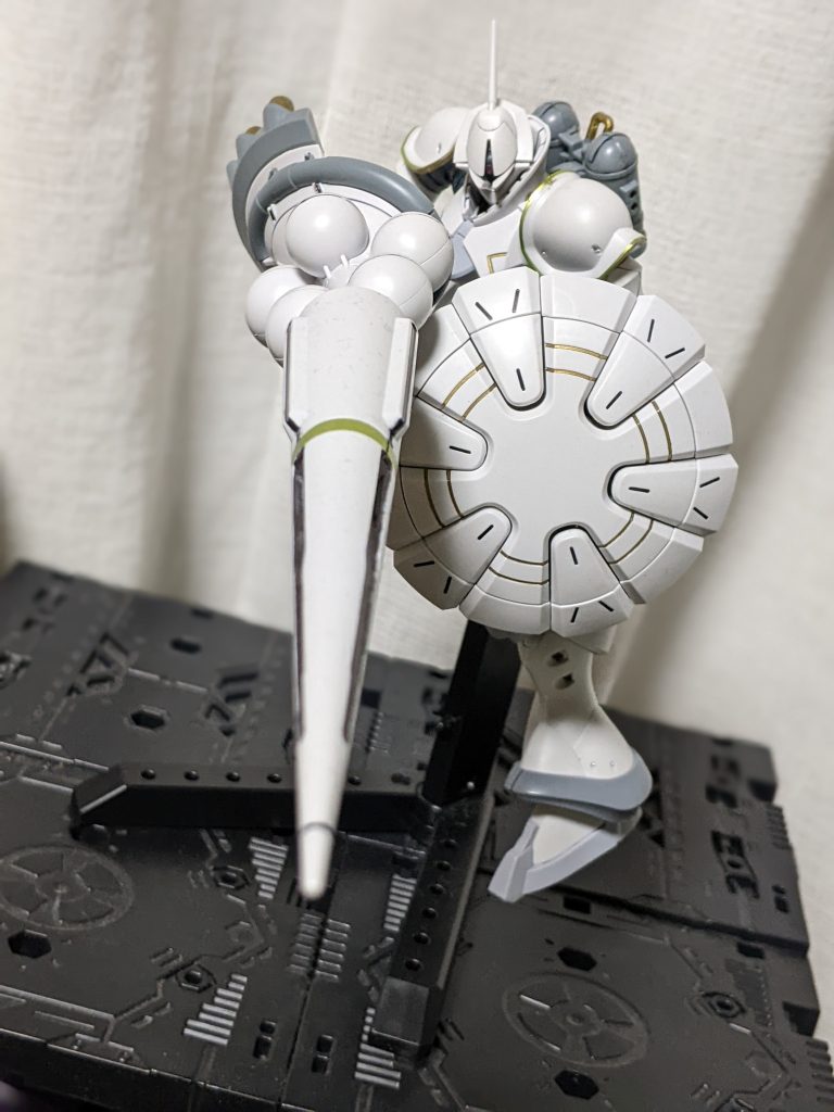 シールドのゴールドラインは上手くシールが貼れなくて、自分の塗りました。ガッデム。でも塗った方が綺麗に仕上がったように思います。