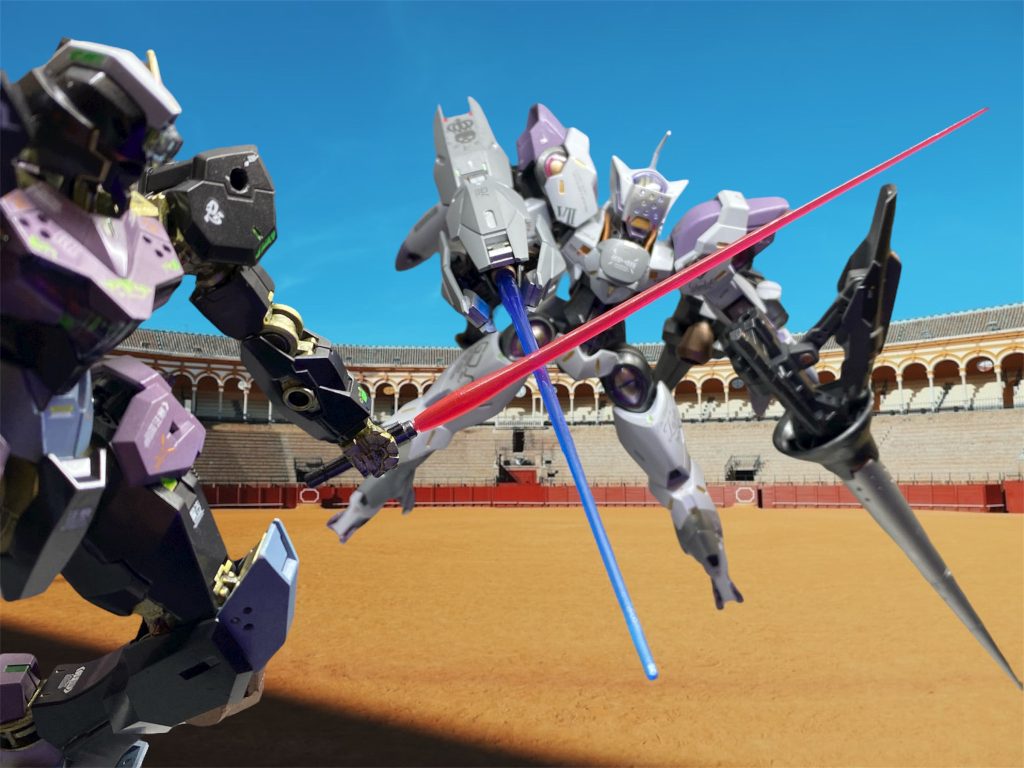 「あの無人MSは旧式ですが、自律プログラミングはザザ商会がGUNDフォーマットの解析から独自に改良を加えたものだそうです。ベテラン兵並みの操縦パターンと高い演算処理能力。なかなかの強敵でしょうな。」 ラジャンがそう評した通り、しばらく両者譲らずの互角の闘いが繰り広げられたが、決着は突然に訪れた。 「そろそろ頃合いだろう。パーメットスコア4！」 次の瞬間、ベギルヘプタのシェルユニットが赤い光を放ったかと思うと、右腕のユニットは本体を離れて自律行動を開始した。 本体と自律ユニットからの激しい攻撃の応酬に、無人MSは対応出来ずに、ベギルヘプタのランスに胴体を貫かれ爆散した。