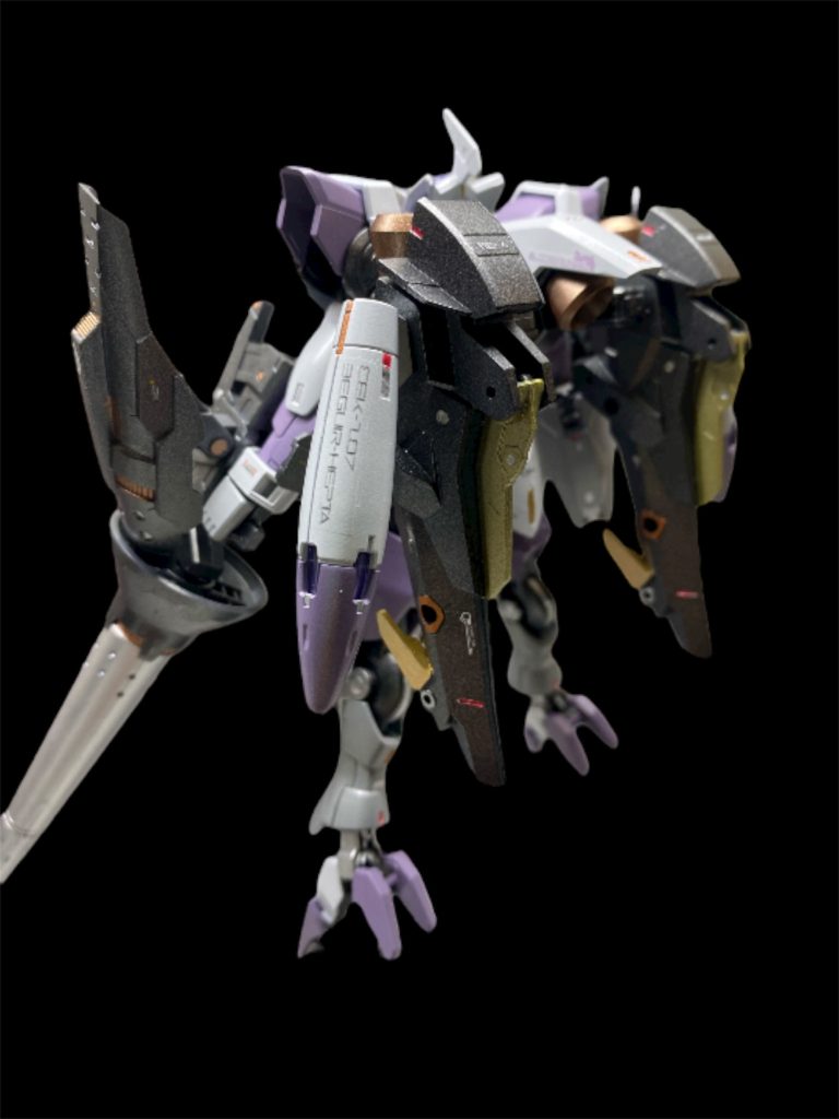 しかしながら原型機がアンチドートシステムを運用する機体であったのに対し、改造された本機最大の特徴は正反対のGUNDフォーマットを搭載した事である。 