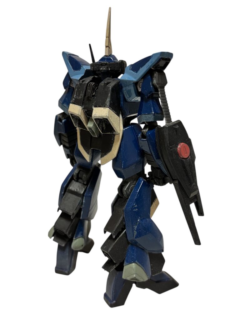 つや消しスプレーが白化して塗り直すわ、左腕もげるわで、大変でした笑そして、ケイン少佐の機体に合わせて青くしようと思い、青系の塗料で塗ったはずが、たいして青くならず……普通のバーザムとあまり変わらない印象になってしまいました笑