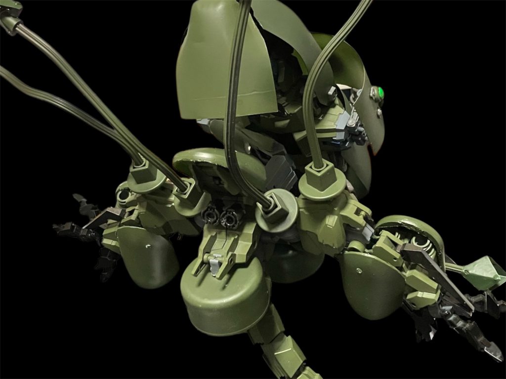 MAモード時の下腹部2連メガ粒子砲。口を閉じているとエイリアンの頭部みたい^_^