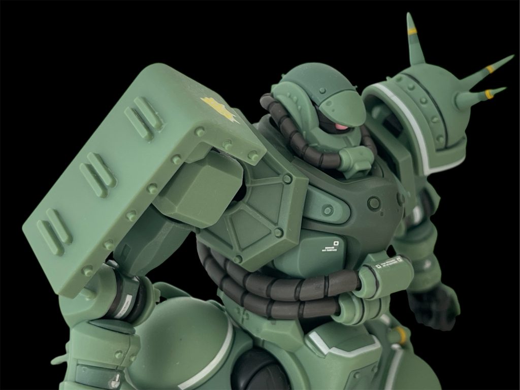 肩周りは目立つのでランナーを多めに使いました。