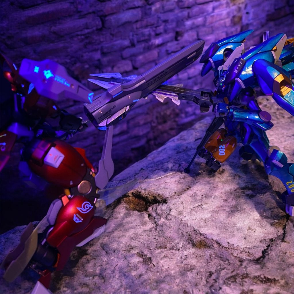 燃えたぎる炎の化身と、凍てつく氷の結晶。 今、全く正反対の雰囲気を持つ２人の貴公子が相対している。 「両者向顔」 「西に弱き敗者あり　東に強き敗者あり勝者はただ最期まで踊り続けた者のみ！ 決心解放！！(フィックスリリース)」 ボブの駆るダリルバルデ・ザラマンデルと氷の君の駆るファラクト・ウンディーネ。どちらも劣らずの性能をもつ機体である。それは、旧ベネリットグループ御三家の寮長を務めていたグエルとエラン両パイロットの技量も同じであった。「とりゃあー！！」「ふっ！やるね！」 だが実力の拮抗した両者を唯一分かつもの、それは……