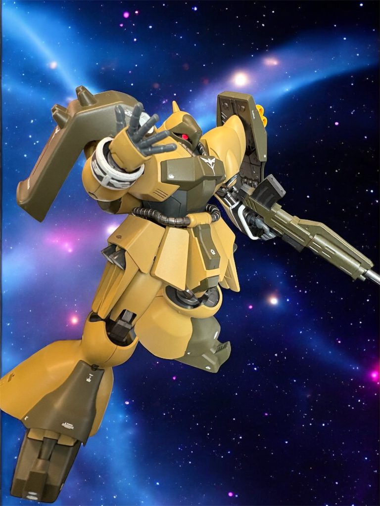 劇中のシーンを再現したくてライフルの左持ち手を探したけど、意外とちょうどいいのを探すのに苦労した（笑）