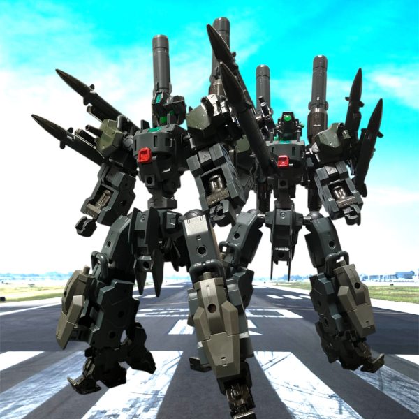 第一次ネオジオン紛争を経て、ジオンに対して優勢になった連邦。だが、それまでに消費した戦力を埋めるのは財政的にも厳しかった。それを埋めるために、主力のネモと部品の共用化を図ったMSVの1機がこの「Lキャノン・ディテクター」だ。本機はベスパ侵攻まで戦い抜き・・・最後は鉄屑として終わった。（2枚目）