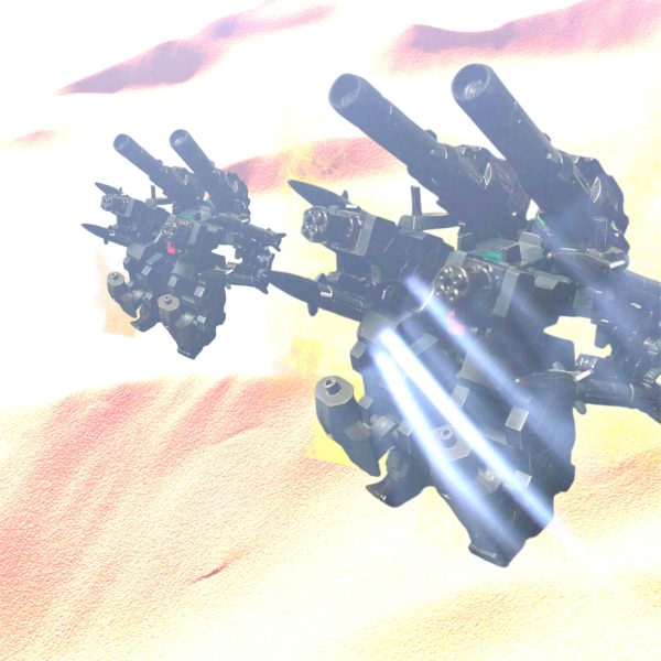 第一次ネオジオン紛争を経て、ジオンに対して優勢になった連邦。だが、それまでに消費した戦力を埋めるのは財政的にも厳しかった。それを埋めるために、主力のネモと部品の共用化を図ったMSVの1機がこの「Lキャノン・ディテクター」だ。本機はベスパ侵攻まで戦い抜き・・・最後は鉄屑として終わった。（4枚目）