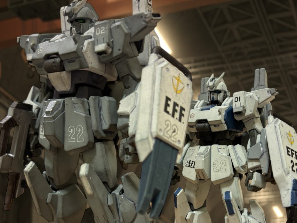 「EFF……結局、エゥーゴではない、てことよね?」 ドックに並ぶ新型機、強襲用ガンダム