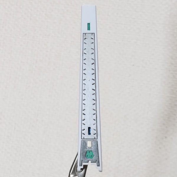 缶スプレーの残りの関係から面積の大きいファンネルからやります😄。装甲は、パーツが細かく分割されているので筆塗りでもなんとかなりそう🤔。Hi-νのファンネル、νと違って基部にディテールがあります🧐。再チャージ用の機械なのか❓️と考えながらとりあえず塗ります😄。その他のパーツも塗ります、マスキングもします、12枚‼️。週末にでもとりあえずファンネルを塗装できてら良いなぁ～😁。（2枚目）