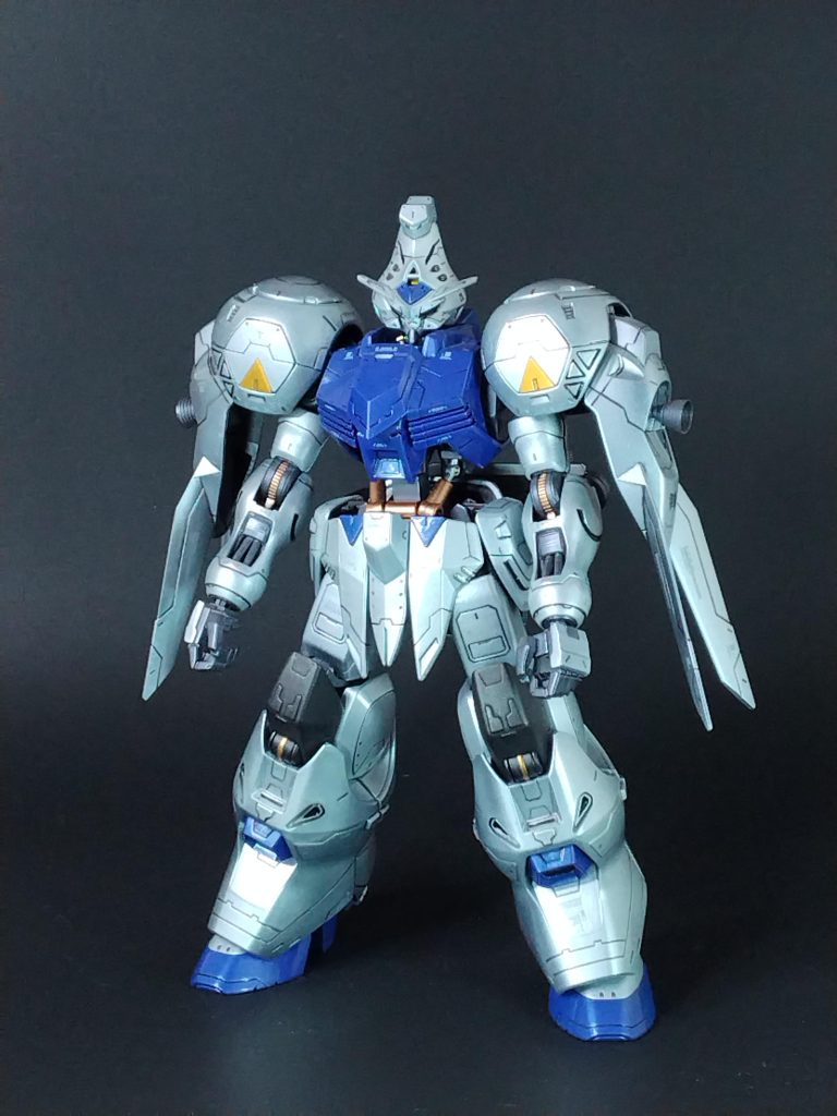 武器なし立ちポーズあまりオリジナルはやらず、原作重視のつくりなのですが、鏡面メタリック塗装をやりたかったので、してみたのですが…まあ、及第点といった感じです。