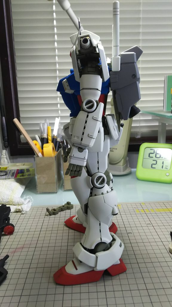 装甲の合わせ部分は一部くり抜き