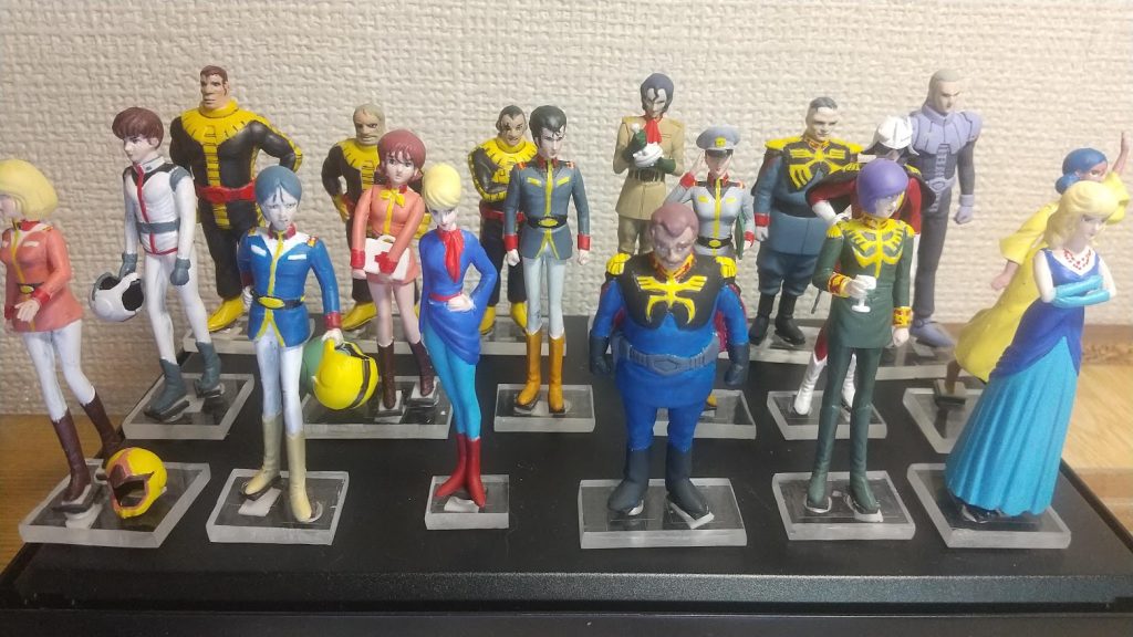 フィギア塗装は顔の部分が難しく(特に目のあたり)爪楊枝を使ったり、コピックペンを使ったり何度もやり直したもの(ブライト、アムロ、セーラ)もありますが、筆塗りの良い練習になりました。