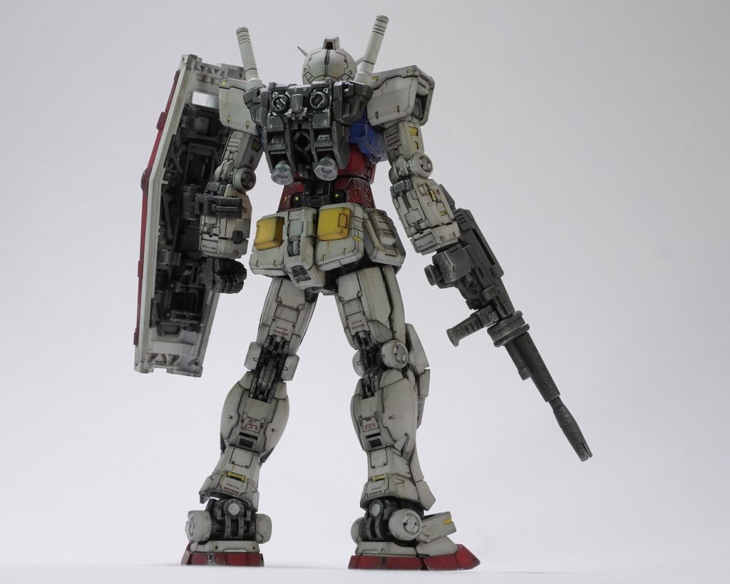 綿棒・メラミンスポンジ・キッチンスポンジ・平筆をマーカーと組み合わせてウェザリングを表現しています。