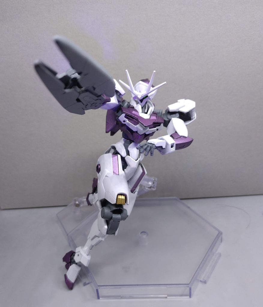 美脚なので、こういう捻ったポーズが非常に艶かしいですね。