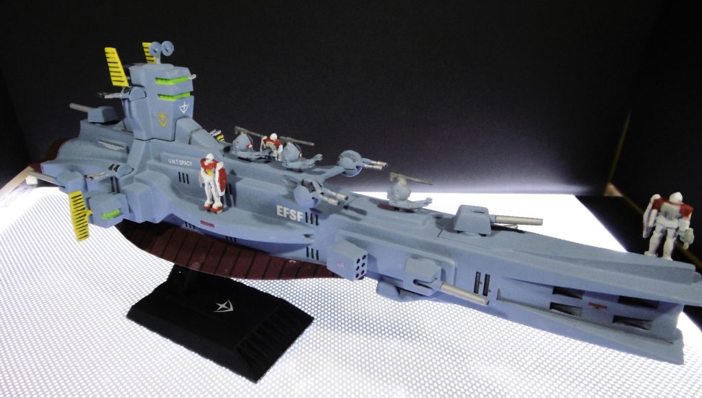 モールドの彫り直しをする箇所がなく、ディテールアップをしなくても十分カッコいいと思ったので、そのまま作りました。塗装はラッカー塗料を筆塗りしています。仕上げにつや消しコートを施しました。