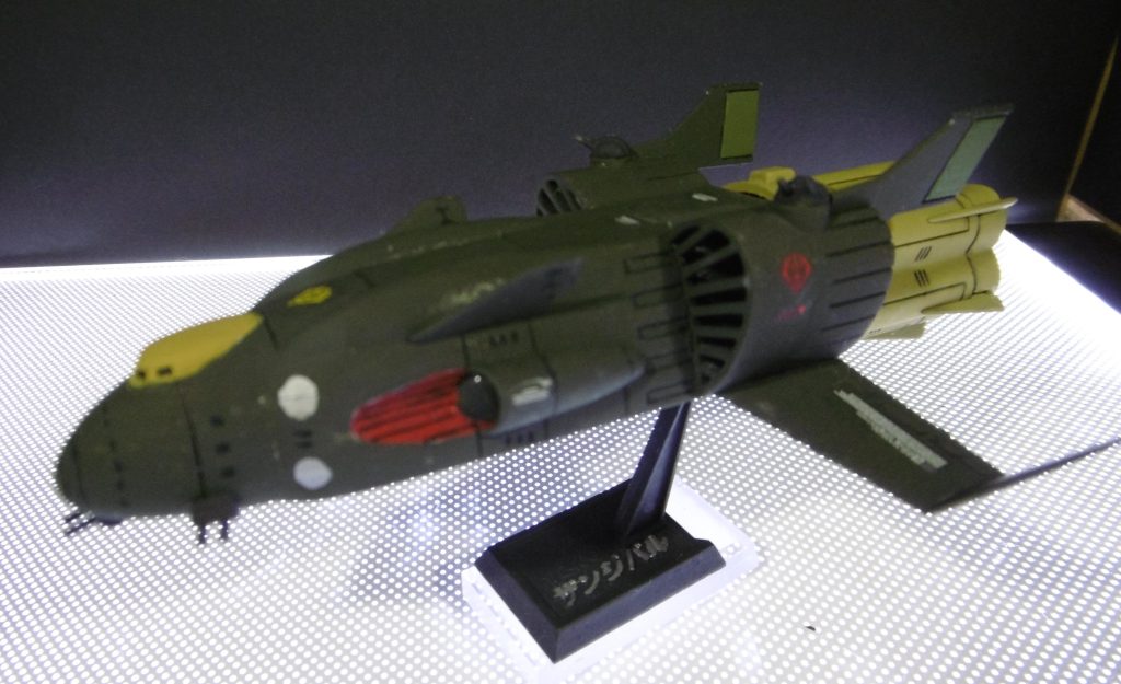 既存モールドを彫り直してから、スジボリを追加してディテールアップしました。塗装はラッカー塗料を筆塗りしています。