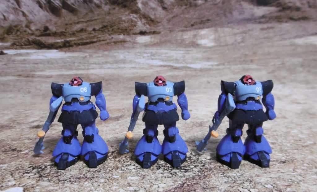 黒い三連星ドムの造形はよく出来ていると思いました。細かい塗装を同じのを３つは少々面倒でしたが…確か、06→オルテガ機、03→ガイア機、02→マッシュ機　だったと思います。