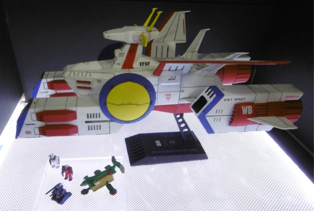 モールドの彫り直しは行いました。他はディテールアップをしなくても十分カッコいいと思ったので、そのまま作りました。塗装はラッカー塗料を筆塗りしています。仕上げにつや消しコートを施しました。