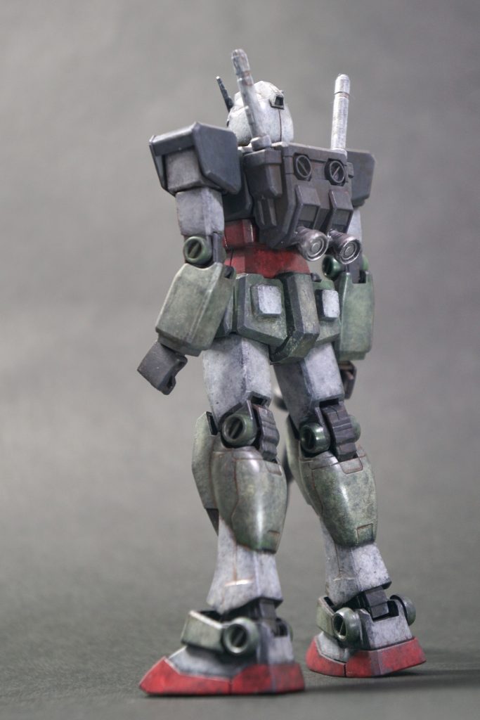 (実物、写真より緑の明度差出てないんですよ。ふくらはぎとか)さて、ズゴックの制作編でも触れた筆選びの話を少々。筆塗り始めようとしたら、筆どうしようって悩むというかわからないと思うんですよ。それでとりあえずわかんないからタミヤのご予算の都合のいいやつから選ぶみたいな。そこで、うなづいているあなたのためにご予算別の平筆を3つ紹介したいと思います。お値段はyodobashi.com 価格です。検索してみください。まず、はいタミヤ モデリングブラシHF NO.02 (黒軸の安い方) 260円次、めちゃお勧め、上野文盛堂 ハイセーブル 平2号 462円そして、モデルカステン SB-01 1/72 (通称SSDブラシ) 1100円まったくどれ選べばいいかわからない人、この中からご予算に応じて選んでみてはどうでしょう。タミヤには色々グレードがあるので、一番安い白っぽい木の軸じゃなければ試してみるのもいいと思います。高い方は買ってないので使い心地教えてください。一番安いやつは腰が無くて向いてないです。SSDブラシは今ならAmazonがちょっとお安いです。作品についてはどうでもいいので、皆さんのお使いの細めの平筆、コメント欄にご紹介ください。(実はこれが本題、自分が聞きたいだけ) 