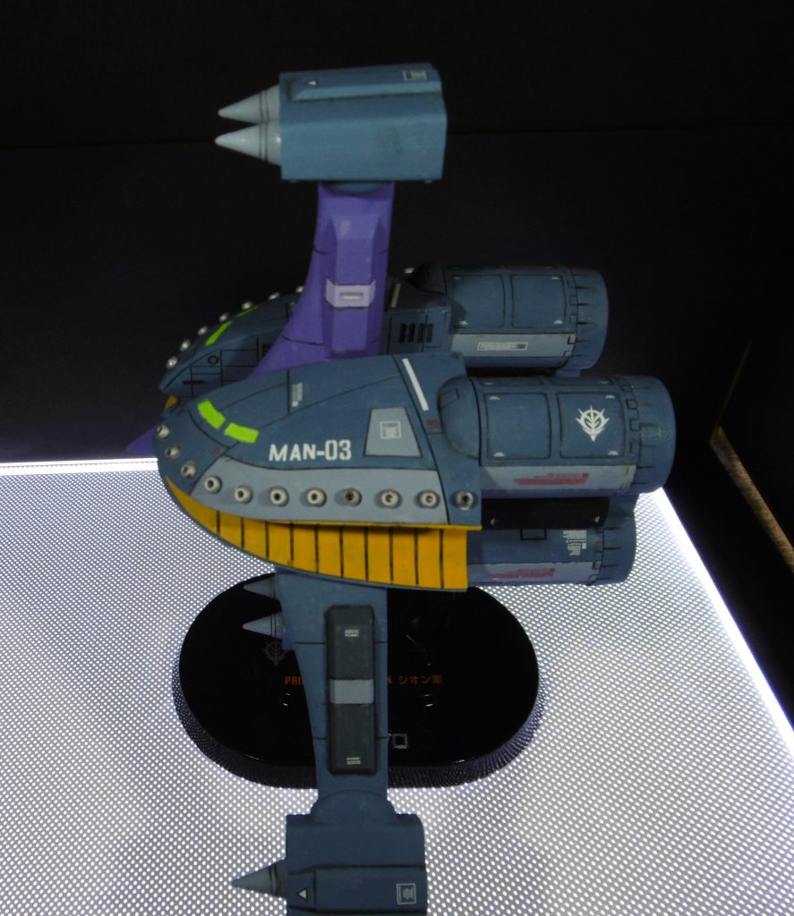 既存モールドを彫り直してから、スジボリを追加、パネルの塗分け、要所に３㎜のビーズを配置してディテールアップしました。塗装はラッカー塗料を筆塗りしています。