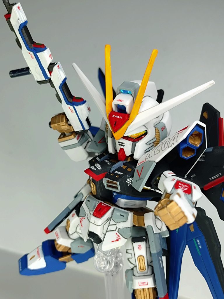 ビームライフルは2丁拳銃スタイルと高出力連結スタイルを再現できるのでポージングの幅が広がります。側面にあった軸棒はカットしました。