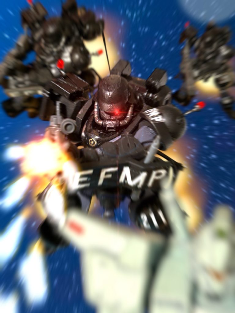 　やがて、宙域の外に敵機を押し出した。『どけ、ヘント・ミューラー！』　今度は、甲高い男の声が通信機に飛び混んでくる。EFMP第１部隊のバギー・ブッシュ中尉だ。