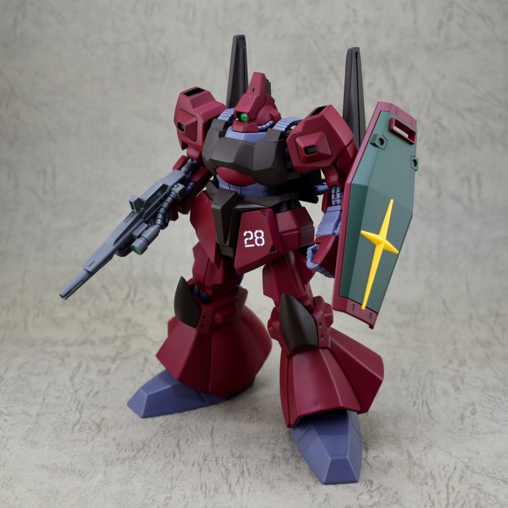 ライフルはガンダムMk-Ⅱのものを改造したもの。新造したパーツは頭部、膝、バックパックのみです。