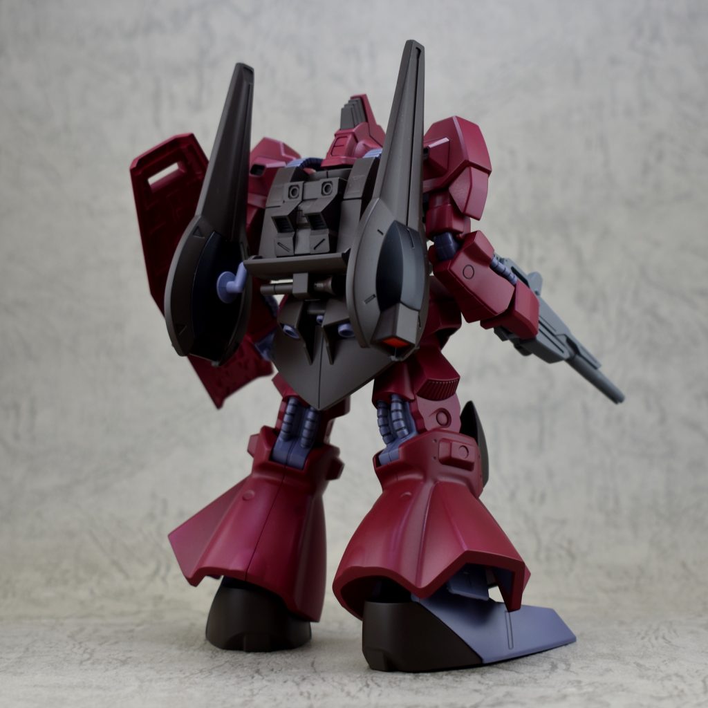 コクピットハッチは後頭部。