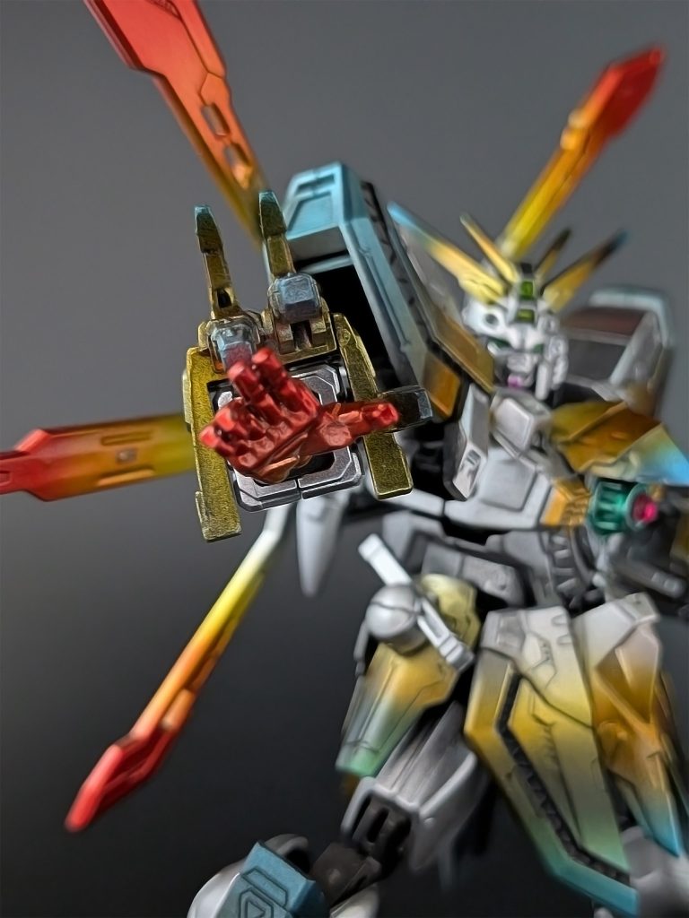 ゴッドフィンガーをどアップで。個人的な話になりますが、最近スマホを機種変更したのでカメラの性能がアップし、良い感じの写真が撮りやすくなりました（勝手に色を補正するので邪魔に感じる事もあるのですが…）。このアップ写真も、以前のスマホでは難しかった表現なので、今後はこれまで以上にカッコイイ写真が撮れるように努力したいと思います。