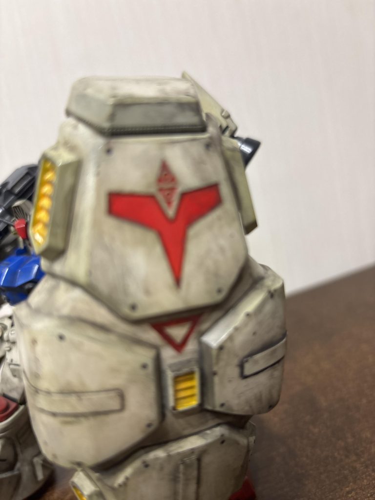 頑張って汚した記憶があります。当時そんなにマテリアルなく、ひたすらエナメルでウォッシングした記憶があります。よくこの渋い関節折れなかったなと感心します。