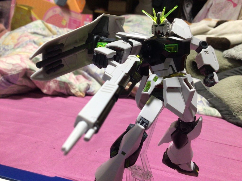 狙っている風にした