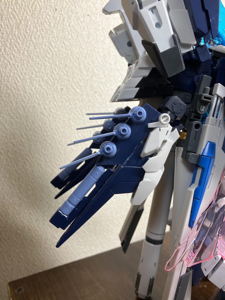 偶然にも、トーリスリッターを駿河屋で安めに買えたのでインコムラックを改造してみました最初は一つ目のインコムラックを改造して作ろうとしたんですが失敗してしまったので２個目を購入しましたちなみにインコムラックの装飾に使っているのはジュピターアーマーとコアガンダムを使用しています