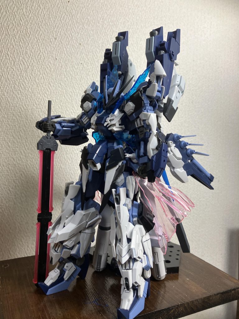 前回のトーリスリッターΩ弐式のポーズを再現してみました見直してみるとちゃんと立たせられてなかったですね