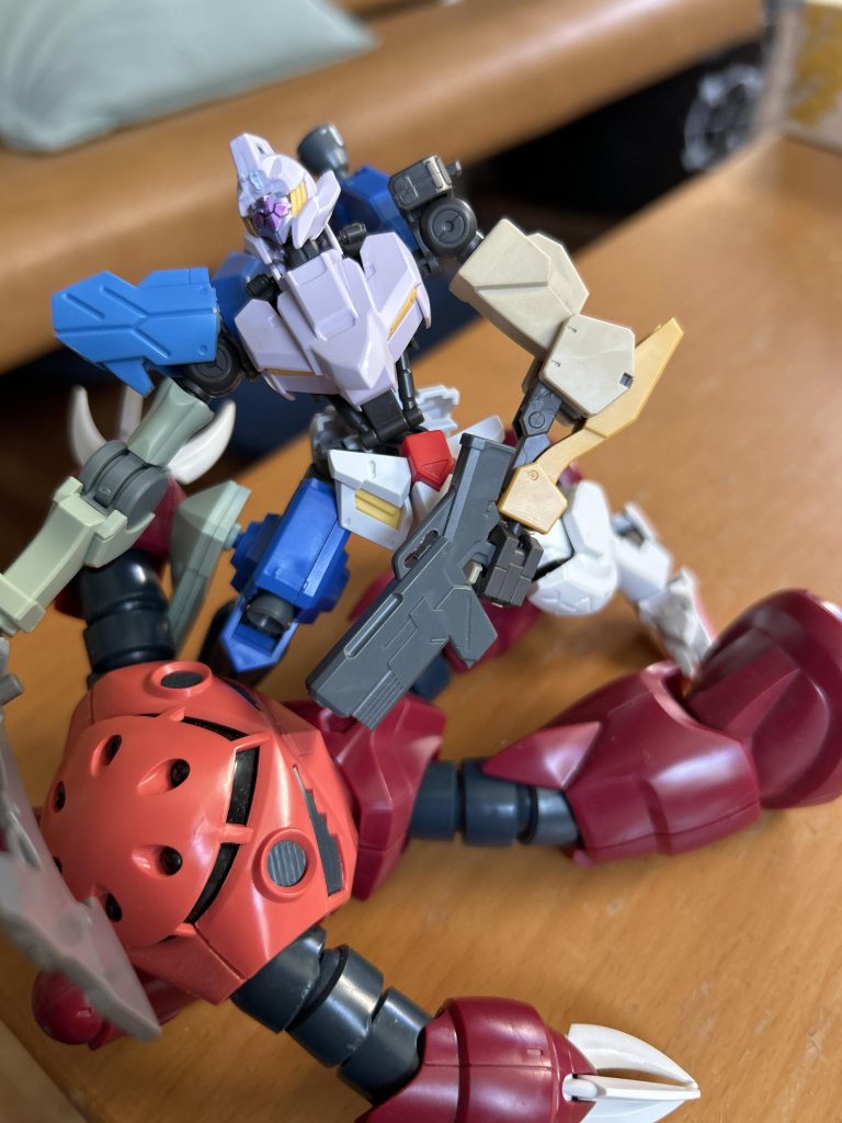 突如組み伏せ撃ち抜こうとする