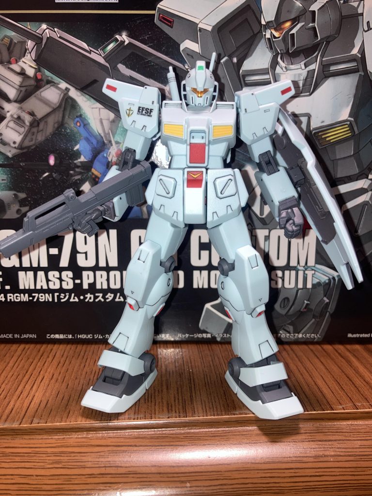 最低限な部分塗装、主にシールド裏、V字マーク、スラスターレッド、手首のグレーは塗り分けました  