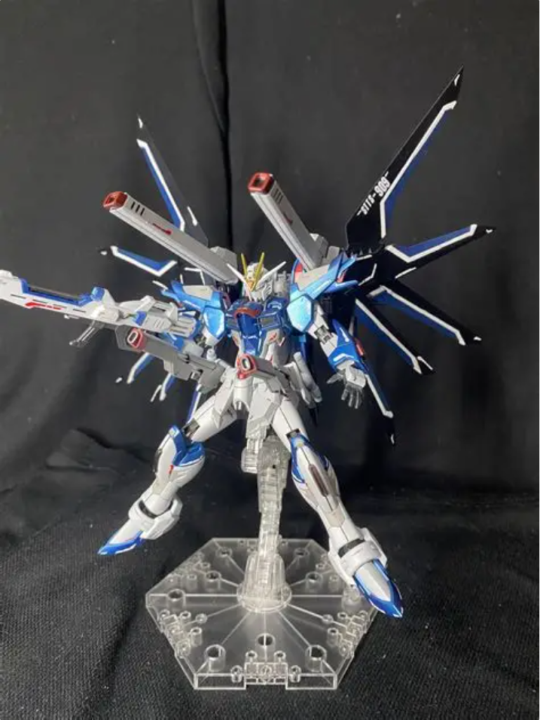 羽根の塗り分けがめちゃくちゃ大変でし(gundam-kao5)デカールはほとんど社外品ですが羽根の型式は何気にバンダイ純正品を組合せてます。