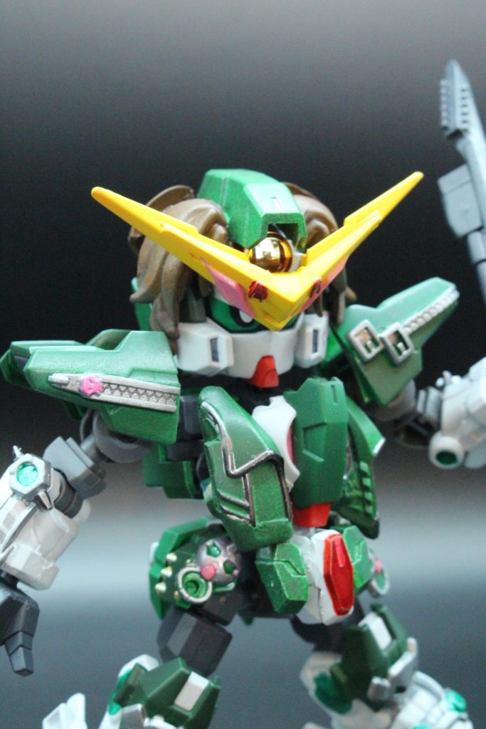 全身のパンクな装飾とジャケットはデジモン「ベルゼブモン」のプラモデルから拝借。腰の髑髏は実は「元祖SDガンダム・ヘビメタガンダム」から流用した、意外と貴重なパーツです。