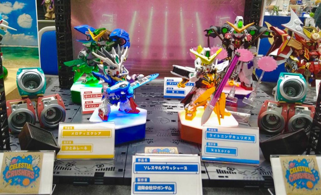 当日はこんな感じでライブステージをイメージした展示をしました。そして、ここでメンバー紹介!