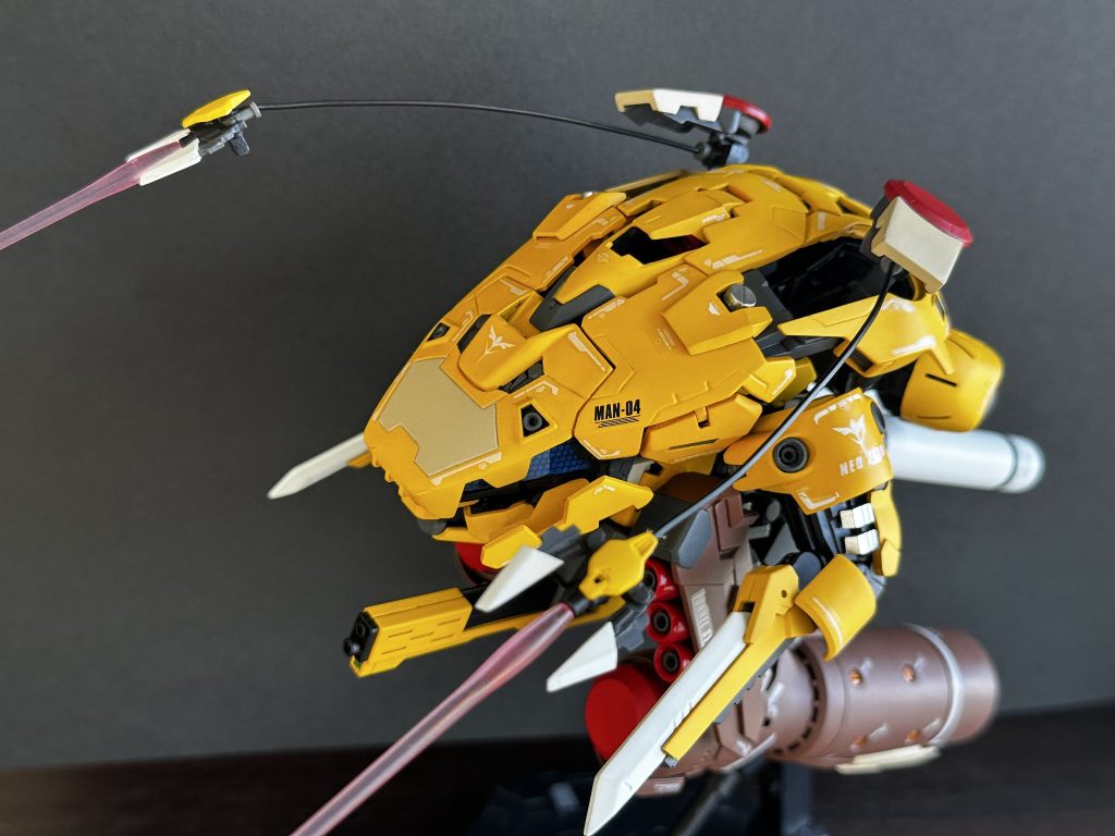 そもそもは頭の赤いポッチに意味を持たせようと進撃チックなビームアンカーを思いついたのが最初。サラミスにブッ刺して動き回る強襲機。(シイコさんに先を越されてしまいました、いやノリスさんもか)